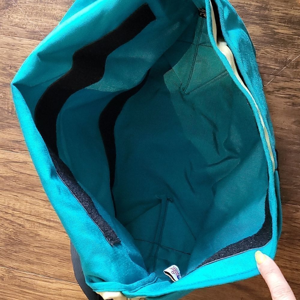 ‎Disney Rickshaw Mickey Mouse Messenger Bag - Picture 7 of 14